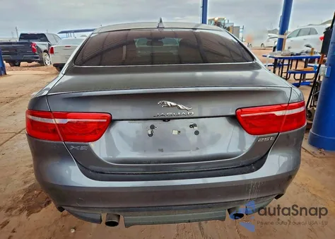 2018 Jaguar Xe Premium z USA, uszkodzony, nr VIN SAJAD4FX7JCP25648